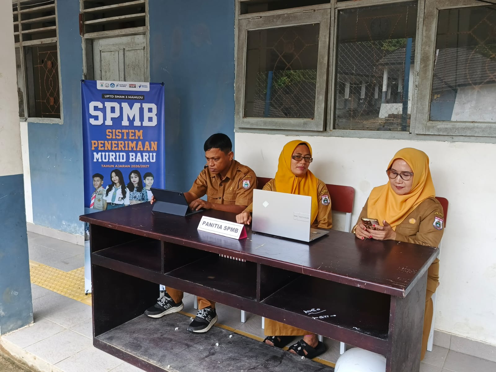 Sambut Tahun Ajaran Baru, UPTD SMAN 3 Mamuju Resmi Buka Posko Pelayanan SPMB 2026/2027